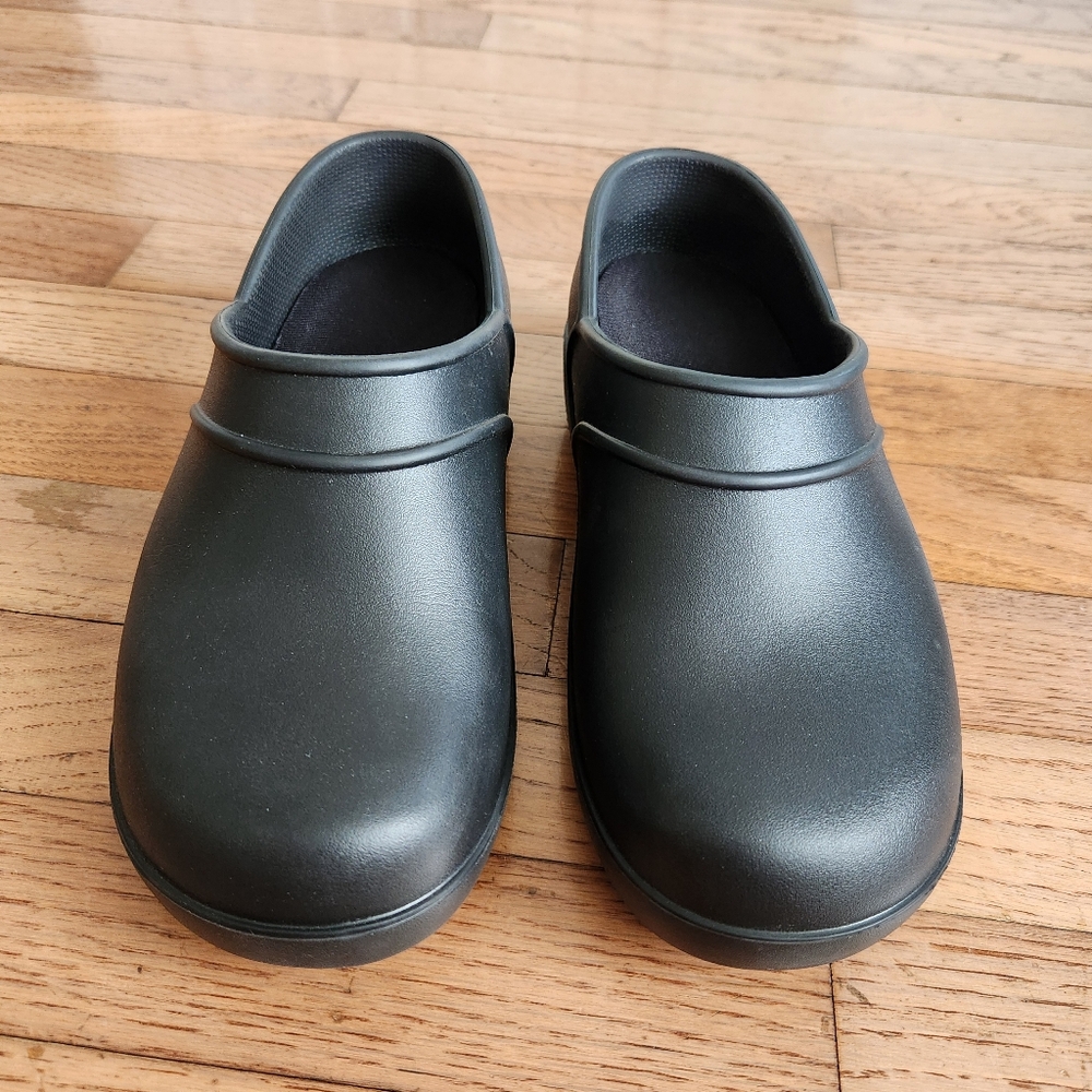 Womens Non Slip Work crocs Size 8